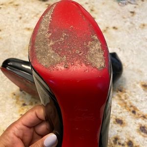 Authentic Christian Louboutin Size 41 platform round toe pump light wear